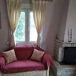 Aggelos House In * Kalamíci