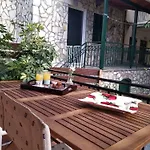 Aggelos House In * Kalamíci