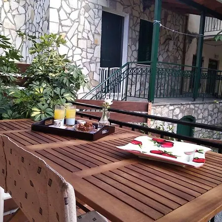 Dom wakacyjny Aggelos House In *